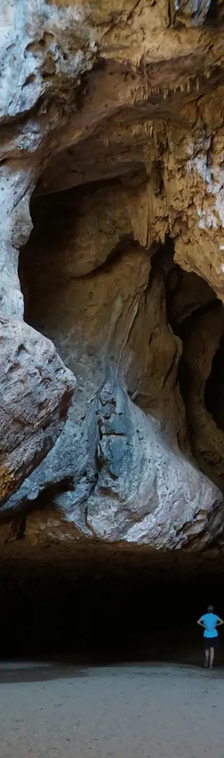 Angenehm kühler Tunnel Creek